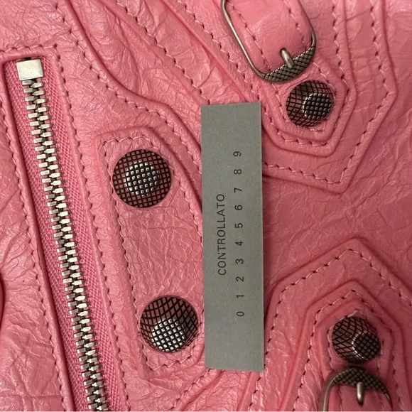 Balenciaga Pink Heart Crossbody Bag with Chain Strap - Picture 4 of 4